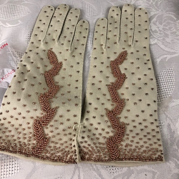 Vintage Accessories - New in package elegant vintage gloves